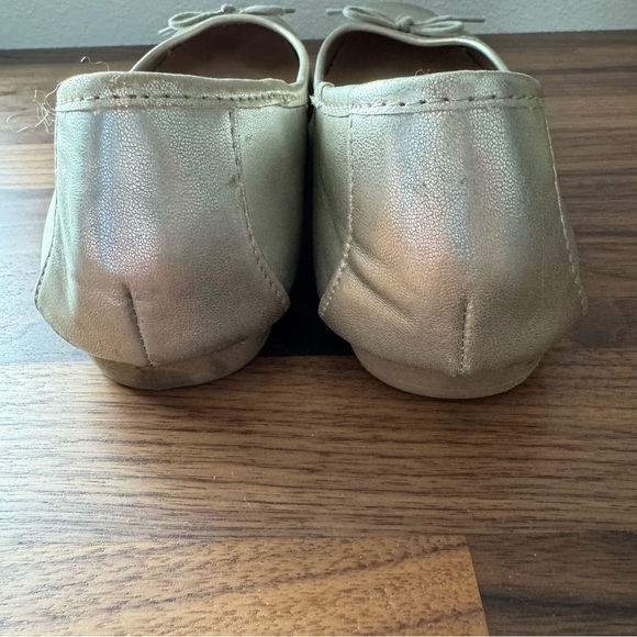 American Eagle Gold Metallic Ballet Flats with Bow Accent - Size 8.5 - Picture 8 of 10